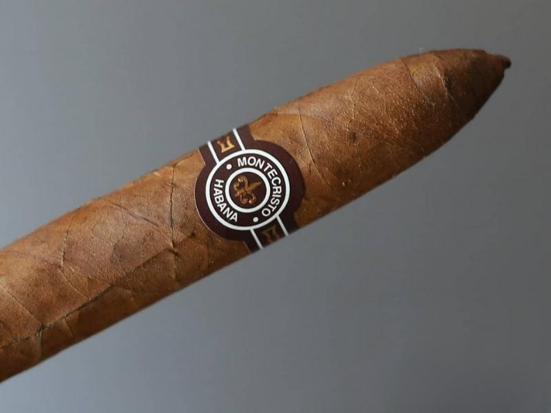 Hình thức bên ngoài của cigar Montecristo No.2